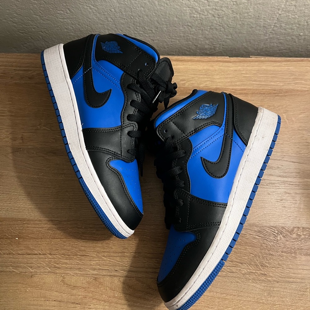 Jordan Kids Sneakers in Black and Blue - Picture 2 of 4